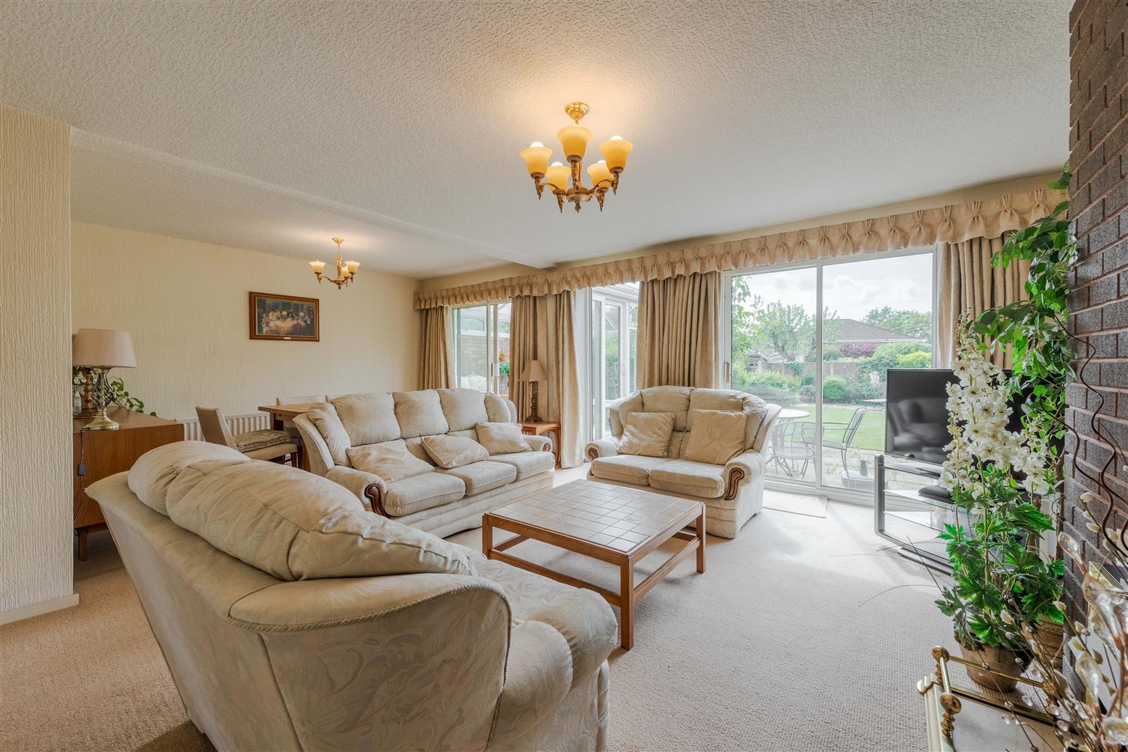 3 bed property in Harborough Walk, Stourbridge